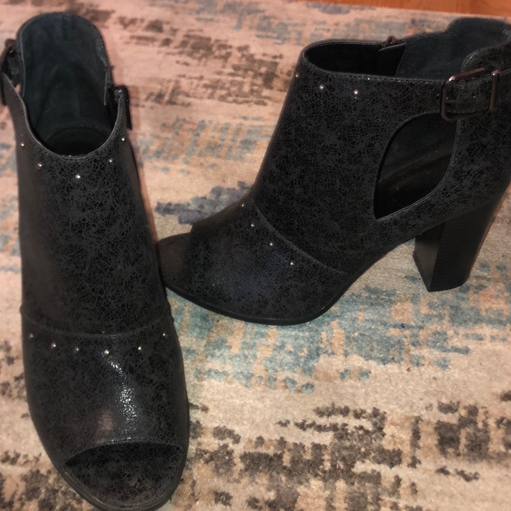 vera wand high heeled toe open booties